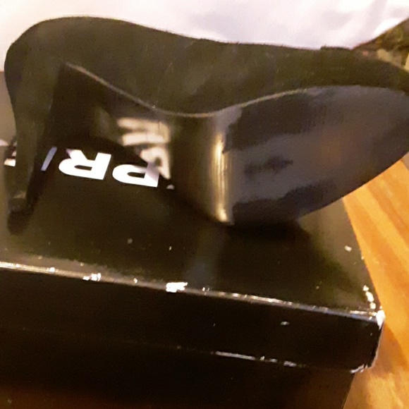 High Heel - Picture 2 of 3